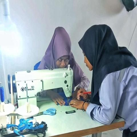 Rumah Jahit Resi: Penjahit Berbakat di Padang yang Menginspirasi